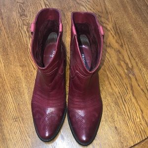 Cowgirl boots 🐄 price is negotiable